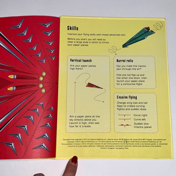 Usborne 100 More Paper Airplanes to Fold & Fly Book - Picture 4 of 5